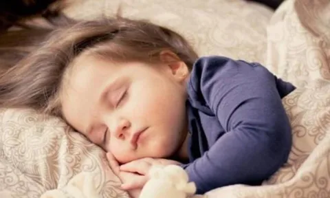 Tại sao trẻ em khóc rồi ngủ sau khi bị đánh đòn? Sự thật khiến cha mẹ giật mình