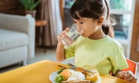 6 thói quen âm thầm hủy hoại não bộ trẻ em: Bác sĩ cảnh báo thói quen thứ 2 nguy hiểm nhất