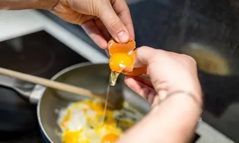 Người mắc bệnh gì tuyệt đối không nên ăn trứng gà? Chuyên gia cảnh báo 5 lưu ý quan trọng ai cũng cần biết