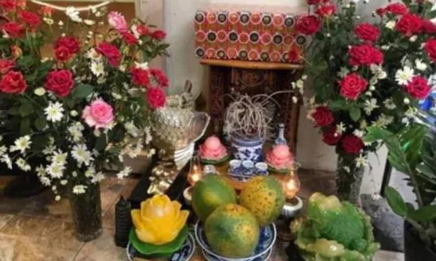 Rằm tháng 8 nên cúng hoa gì? Chọn đúng hoa thắp hương, tổ tiên phù hộ, gia chủ sung túc cả năm