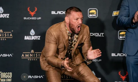 Conor McGregor dằn mặt Mike Perry: 'Không ra hồn là biến khỏi đây'