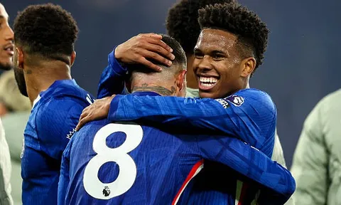 Vì sao Estevao không được đá chính ở trận Chelsea vs Liverpool?