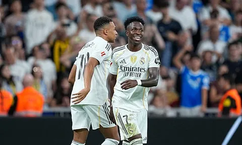 Không chỉ ghi bàn, Mbappe còn 'chắp cánh' cho Vinicius