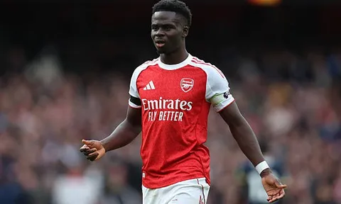 Saka hé lộ tin nhắn từ Henry sau khi ghi bàn cho Arsenal