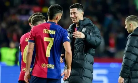 Ferran Torres chiếm suất trung phong của Lewandowski tại Barcelona