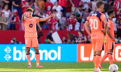 Barcelona thua đậm Sevilla: Tử huyệt phòng ngự; Rashford cô đơn