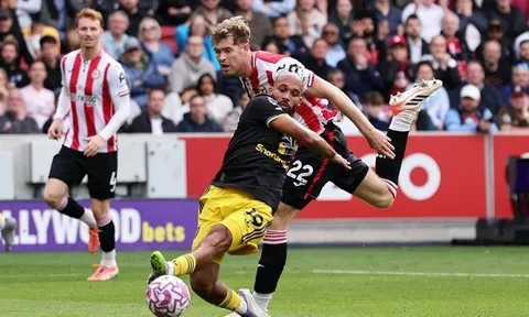 Trọng tài thừa nhận sai lầm lớn trận MU thua Brentford