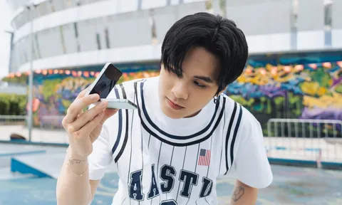 Tân binh toàn năng Đức Duy khoe cá tính cùng “chiến hữu” Galaxy Z Flip7