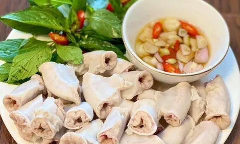 Cách luộc lòng lợn trắng tinh, giòn tan, không hôi