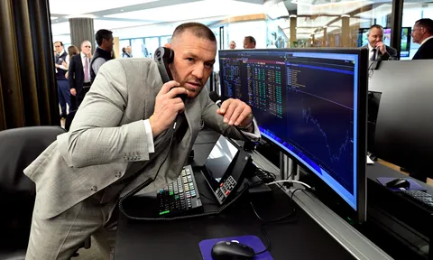 Chael Sonnen vạch trần 'mánh khóe' của Conor McGregor: Cố tình trốn kiểm tra doping?