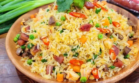 Cách làm cơm chiên Dương Châu ngon giòn, đơn giản dễ dàng