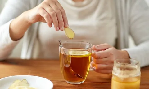 Pha cốc nước gừng theo cách này: Mất ngủ lâu năm uống vào khác hẳn