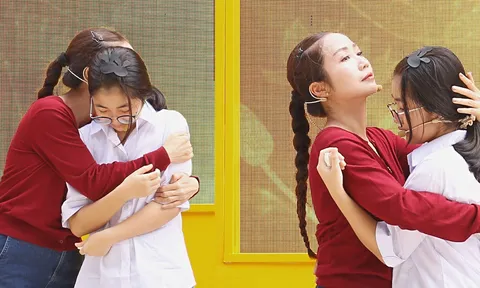 Ốc Thanh Vân bật khóc: “Là mẹ thì không được bỏ con, dù với bất cứ lý do gì”