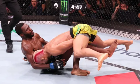 Deiveson Figueiredo trở lại: Chiến thắng nhạt nhòa trên sân nhà Rio