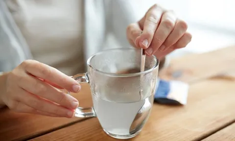 Cách uống nước muối ấm buổi sáng hỗ trợ giảm cân, thải độc, làm sạch ruột