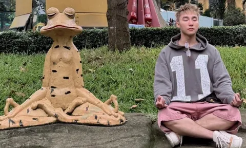 Sơn Tùng M-TP “dỗi yêu” fan khi đi Thảo Cầm Viên, check-in cùng capybara