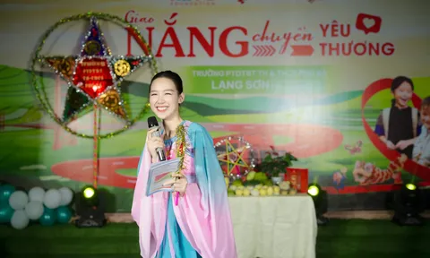 Hoa Hậu Bảo Ngọc hóa chị Hằng, mang quà đến trẻ em vùng lũ tại Lạng Sơn Và Quảng Ninh 