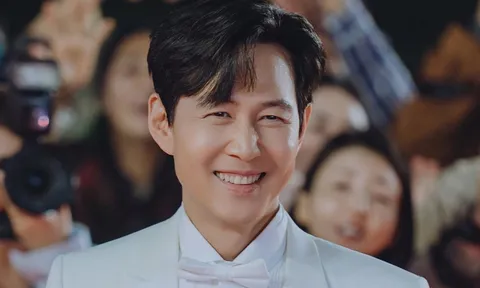 tvN tung ảnh nhá hàng phim mới: Lee Jung Jae 'mắc kẹt' trong hào quang vai diễn cũ