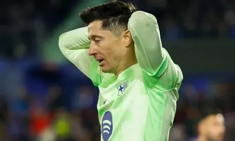 Lewandowski và tình thế bấp bênh tại Barca