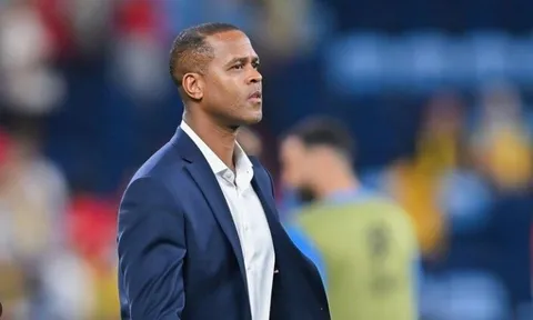 HLV Kluivert có thể nhận khoản bồi thường khổng lồ sau khi bị Indonesia sa thải