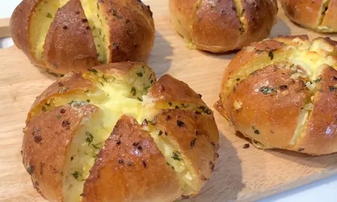 Cách làm bánh mì nướng bơ tỏi phô mai, béo mặn ngọt thơm ngon