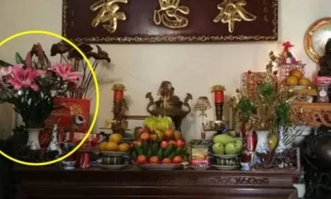 Khi thắp hương, người giàu luôn đặt lọ hoa bên trái bàn thờ – lý do khiến ai nghe cũng gật gù