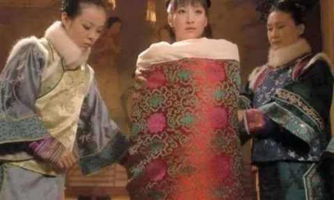 Trước khi được thị tẩm, phi tần triều Thanh phải để thái giám quấn chăn quanh người, vì sao lại phải làm như vậy?