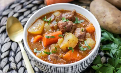 Cách nấu bò sốt vang nhanh nhừ, thơm ngon đậm đà