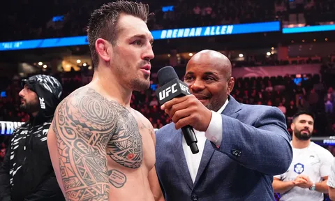 Daniel Cormier thán phục Brendan Allen: "Một màn trình diễn của sự áp đảo toàn diện"