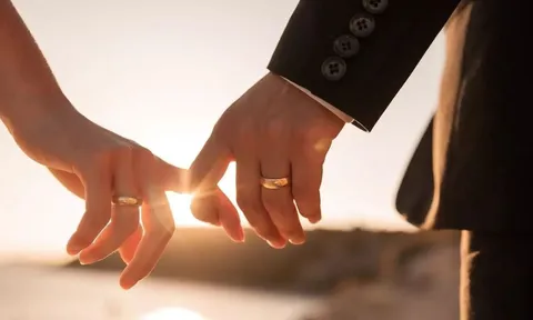 Hạnh phúc chạy lòng vòng: 2 tuổi lận đận tình duyên, kết hôn sớm càng khổ, 1 tuổi kết hôn muộn nhưng hạnh phúc