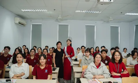Hoa hậu Môi trường Việt Nam 2025 Trần Thị Mỹ Linh trở về thăm trường