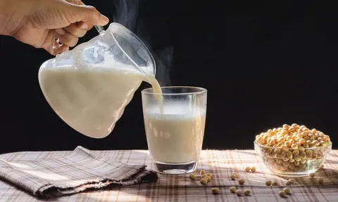 Sữa đậu nành rất tốt nhưng có 5 người tránh ăn kẻo mang bệnh