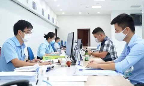 Cán bộ, công chức, viên chức được nhận 800.000 đồng/tháng trong 12 tháng khi nào?