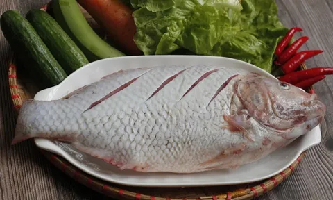 Ngâm cá vào nước vo gạo khử sạch mùi tanh, cá chắc ngọt thịt hơn hẳn