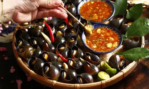 Luộc ốc đừng vội đổ nước vào nồi, thêm 1 bước này ốc sạch nhớt, béo ngon