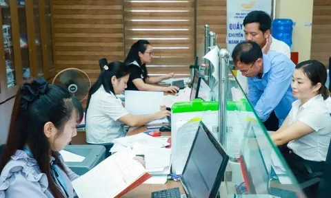 Cán bộ, công chức, viên chức được hưởng 12 tháng tiền trợ cấp 800.000 đồng trong trường hợp nào?