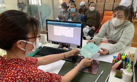 Đóng đủ 20 năm BHXH, nên đóng tiếp hay chờ nghỉ hưu thì tốt hơn?