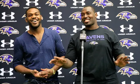 Jon Jones nghẹn ngào tưởng nhớ người anh quá cố: 'Di sản của anh truyền cảm hứng cho tôi mỗi ngày'