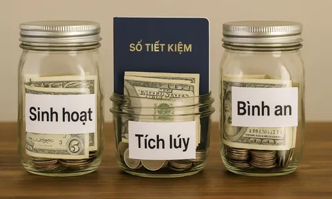Tuổi 45 nên mua vàng, gửi tiết kiệm hay đầu tư? Câu trả lời khiến nhiều người bất ngờ