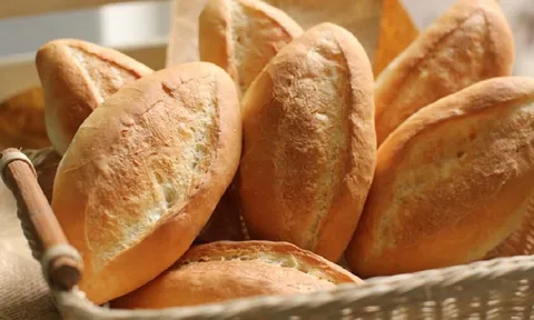 Bánh mì dễ ăn nhưng có hại cho 5 nhóm người này