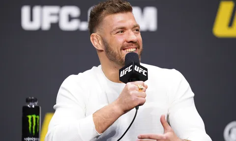 Dricus du Plessis: 'Hào quang quanh Tom Aspinall là thật', dự đoán kẻ chiến thắng tại UFC 321