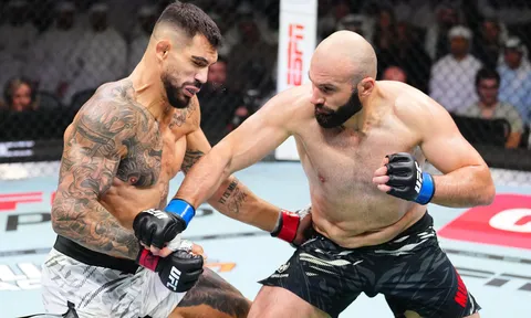Azamat Murzakanov và cú đấm K.O. chấn động hạng dưới nặng UFC