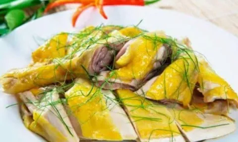 4 món quen thuộc tuyệt đối không ăn chung với thịt gà: Sai lầm nhiều người mắc, dễ rước độc vào người