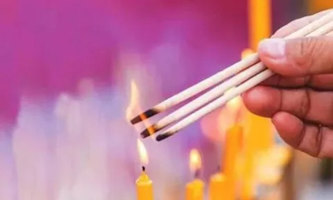 Giờ tốt nhất để thắp hương trong ngày là khi nào? Câu trả lời khiến ai cũng phải giật mình!