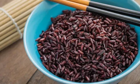 Vì sao nên ngâm gạo lứt trước khi nấu?
