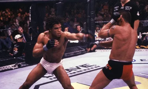 Cựu vương UFC Carlos Newton: 'Đây không phải là thể thao, đây là một trò lừa bịp'