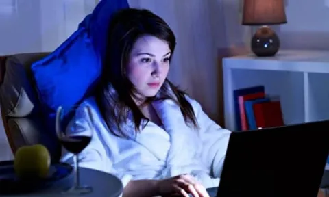 Cảnh báo: 4 thói quen tưởng vô hại đang âm thầm hủy hoại buồng trứng, tăng nguy cơ ung thư