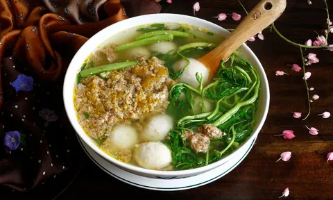 Nghề lạ ở Việt Nam: Loài rau dại mọc bờ mương bỗng thành đặc sản, trồng 1 tháng hái quanh năm, thu tiền triệu