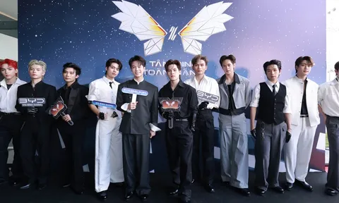 Top 11 "Tân binh toàn năng" khoe giọng hát live nội lực tại fanmeeting, hàng trăm khán giả hú hét