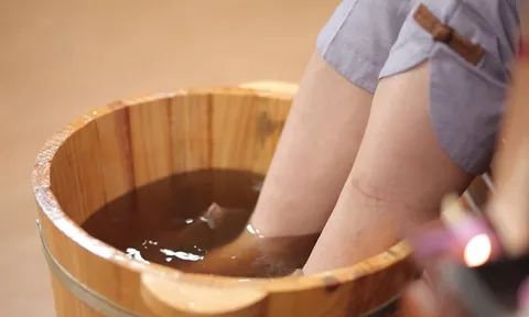 Cách ngâm chân thải độc, có lợi cho gan
